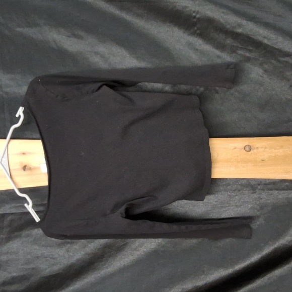 Black crop top size women's extra large. - Picture 5 of 6